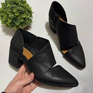Cirso Como Black Leather Cut Out Block Heel‎ Pointed Toe Ankle Bootie Size 7.5